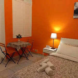 Гостевой дом Amoraroma, Economy With Shared Bathrooms, Рим